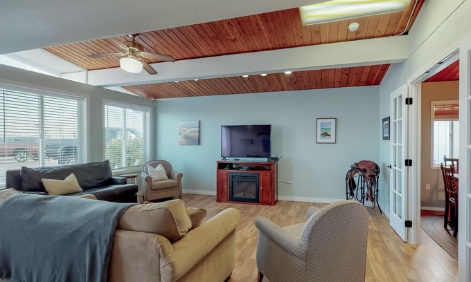Westport House | Bayfront guest house - amazing view of Westport Marina, near Float 3 & museum