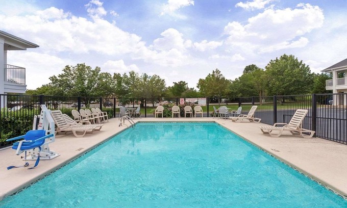 Florence Hotel | Baymont by Wyndham Florence/Muscle Shoals