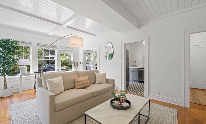 Hyde Park Apartment | Bayshore 1BR Luxe – The Adaline #2 First Floor
