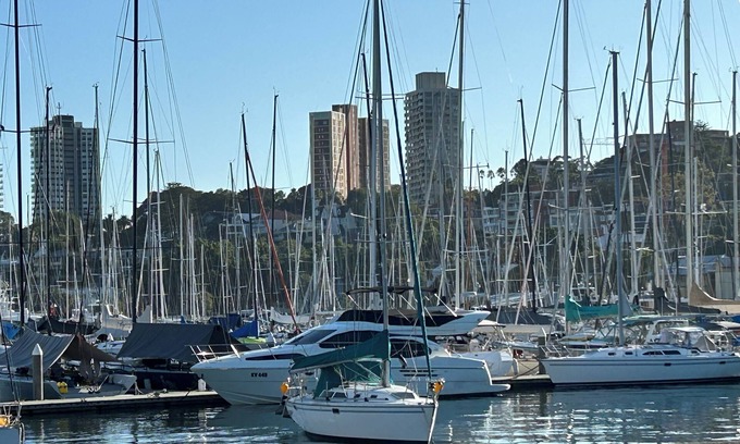 Rushcutters Bay Apartment | BAYSIDE BLISS - PRIVATE & TRANQUIL WITH VIEWS, AIR CONDITIONING AND LIFT