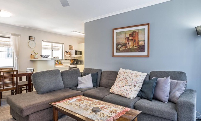Wynnum Apartment | Bayside Lifestyle Getaway Sleeps 4