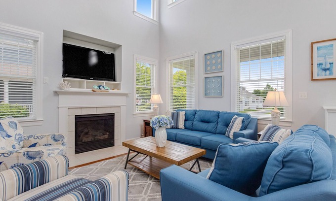 The Commons House | Bayside Resort house w/ pool, gym, basketball court, and golf on-site