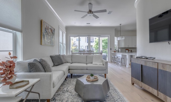 Villa Lago House | Baytowne Breeze - NEW 4B/4.5B with 2 Golf carts!