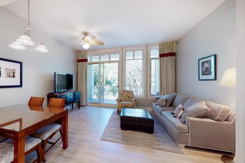 Baytowne Wharf Apartment | Baytowne Wharf - Observation Point North #555