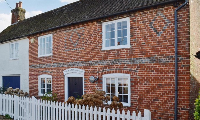 Lower Swanwick House | Baytree Cottage
