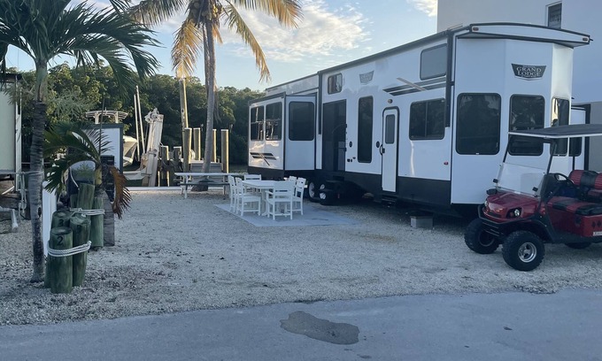 Key Largo RV Rental | Bayview RV/Camper with private boat dock looking over sunset
