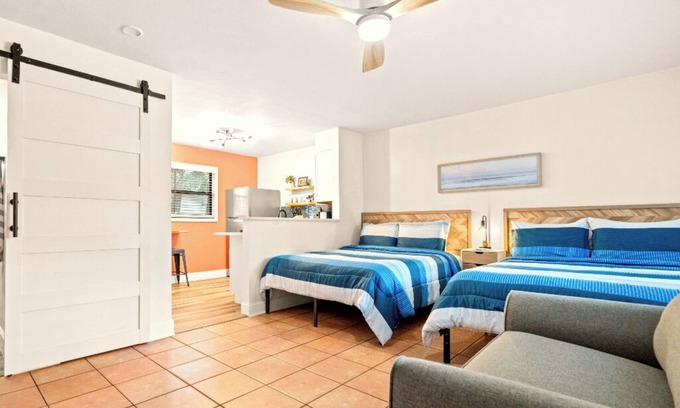 Treasure Island Hotel | 🌞 BBR #2, Steps to the Beach, Heated Pool w/Full Kitchen & 3 Beds!