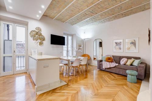 Rione IV Campo Marzio Apartment | BDC - The Platinum 2-Bdr apt @Spanish Steps