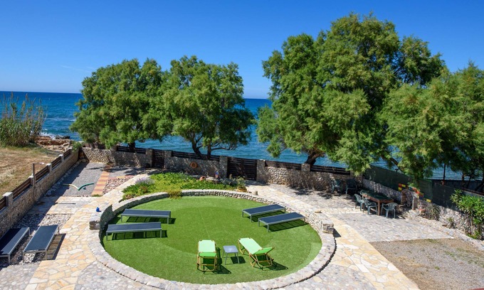 Stavromenos Villa | Beach 5 meters from the garden, sea view, amenities, quiet, 9-12 people.