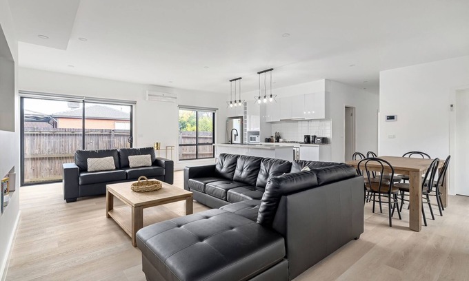 Dromana House | Beach Bliss, Dromana - 1pm checkout Sundays*