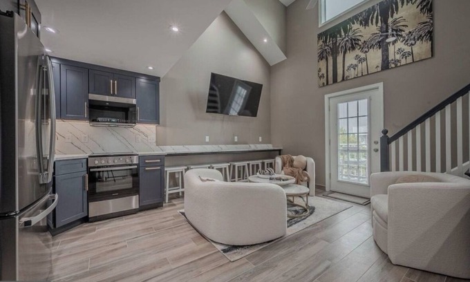 Dewey Beach Condo | Beach Block Freshly renovated 2-bedroom condo in lovely Dewey Beach on Rodney st