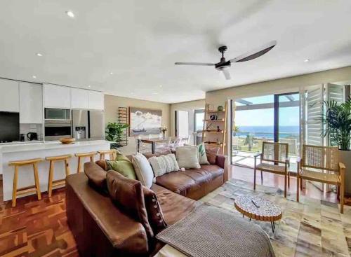Three Anchor Bay Apartment | Beach Front Bliss + Inverter+parking
