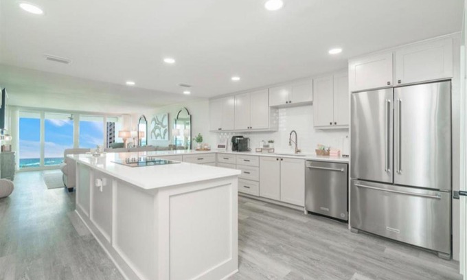 Holiday Isle Apartment | Beach Front Relaxing get away on beautiful Destin Emerald coast