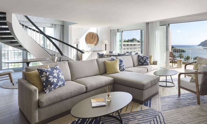 Lihue Hotel | Beach Resort with Outdoor Pool & Dining by the Ocean | Oceanfront 1BR Suite