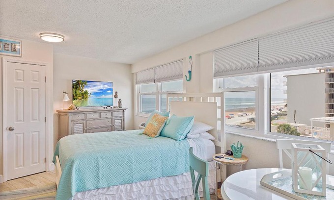 Daytona Beach Shores Apartment | Beach Views by Day , Star Gazing by Night - Hawaiian Inn Beach Resort