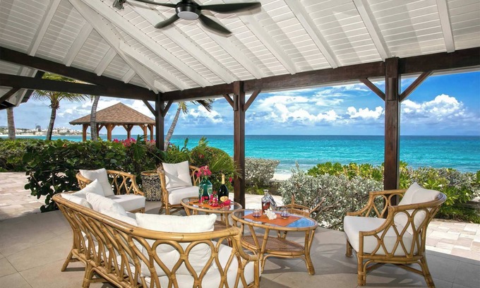 Plum Bay Villa | Beachfront 4-bedroom villa at Baie longue