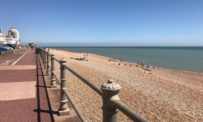 St Leonards-On-Sea Apartment | Beachfront Apartment With Woodburner & Courtyard