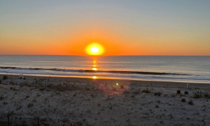 Dewey Beach House | Beachfront Baby💛 Beautiful & New!🌟The only way to stay @ the beach❣️Spacious
