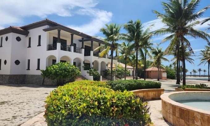 Roatan Condo | Beachfront Condo directly on the private beach - Ground Floor