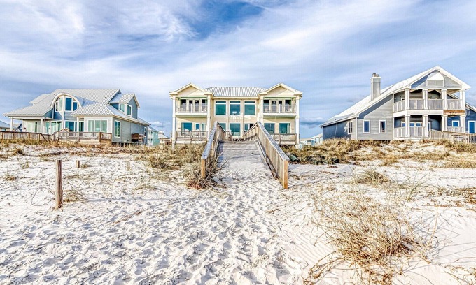 Morgantown House | Beachfront - Pools & Pickleball