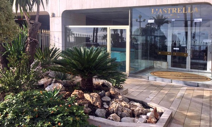 Les Baumettes Apartment | Beachfront Studio on Promenade des Anglais