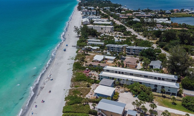 Englewood Apartment | Beachfront Unit-Ground Level-Walking Distance to all Bars and Restaurants