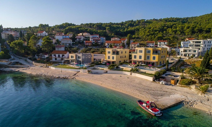Slatine Villa | Beachfront Villa Lemonade with Pool I