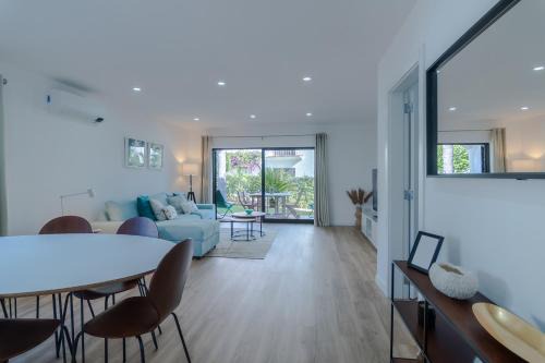 Albufeira Apartment | Beachside Bliss T2 with Pool & Beach Access by Drago Rentals