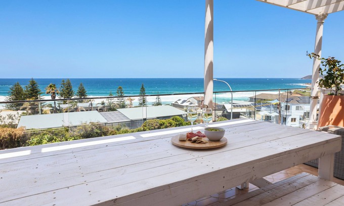 Freshwater House | Beachview Curl Curl - the BEST views on Sydney’s beautiful Northern Beaches!