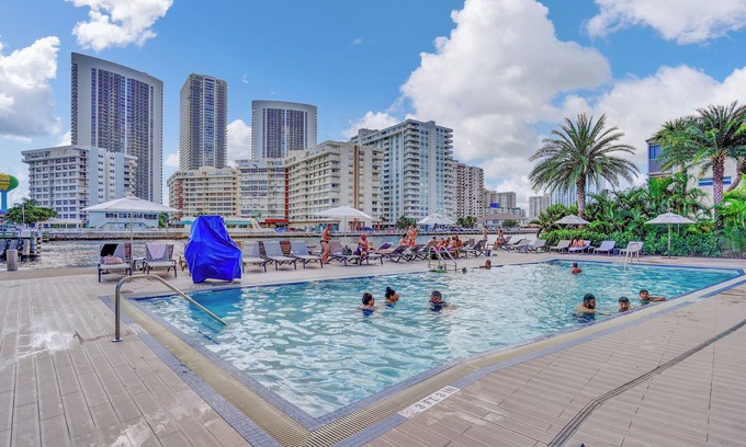Hallandale Beach Hotel | Beachwalk Resort