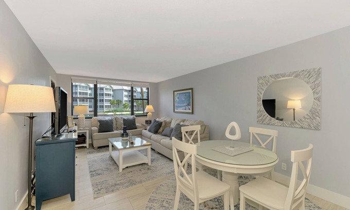 Downtown Condo | Beachy 1 bedroom/1 bath unit - Fully equipped for your beach vacation!