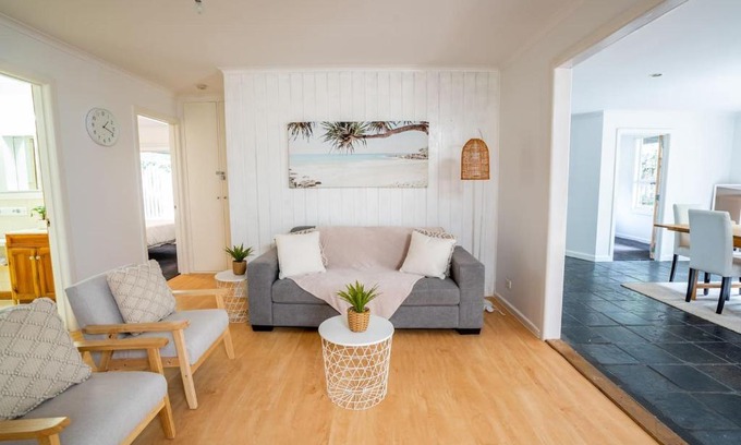 Belmont House | 'Beaming Belmont' A Coastal Indoor-Outdoor Haven