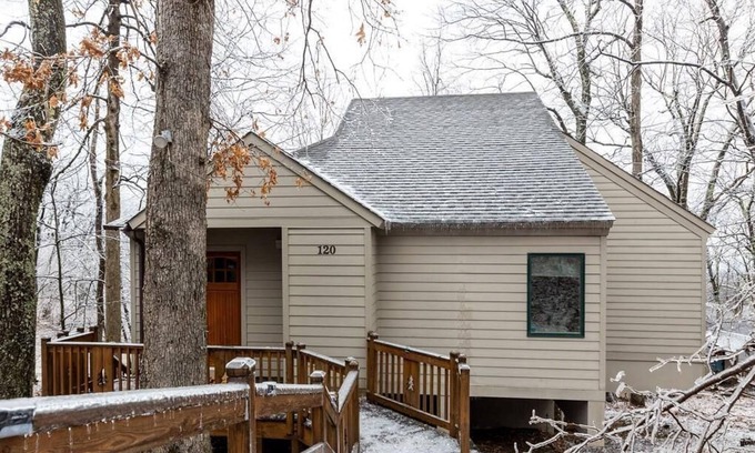 Treeloft House | Bear Necessities with Wintergreen Advantage