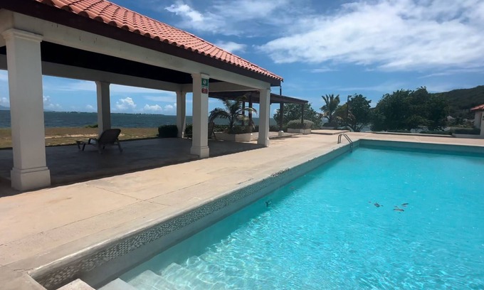 Portmore Villa | Beautiful 1-bedroom villa, kitchen, dining room, AC, WiFi, Pool, Beach access