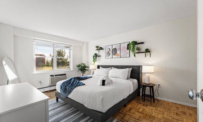 Brookline Apartment | Beautiful 2bd/1.5ba near BU 8536
