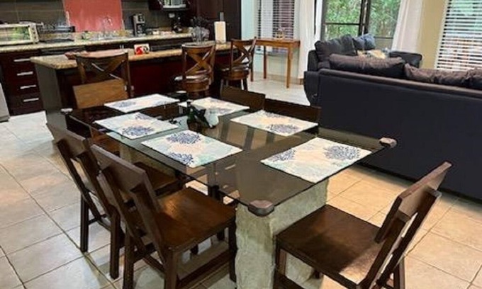 Quepos Villa | Beautiful 2bd 2 ba villa w/lush yard, gated community 15 min from Manuel Antonio