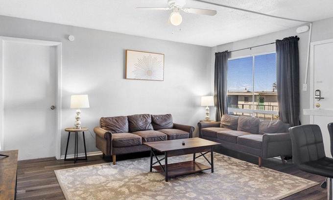 North University Apartment | Beautiful 2BR/2BA in Hydepark 5273