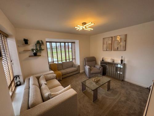 Rochdale House | Beautiful 3BRHome Serene Stay Perfect for Family