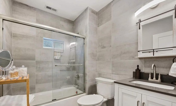 Near East Columbus Apartment | Beautiful and Spacious 3 Bedroom with FREE Parking