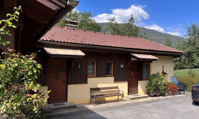 Treffen Villa | Beautiful apartment in villa for 4 guests with WIFI, TV, terrace and pets allowed