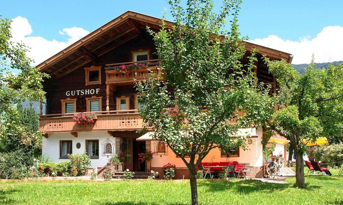 Zell am Ziller Villa | Beautiful apartment in villa for 3 guests with WIFI, TV, terrace, pets allowed and parking