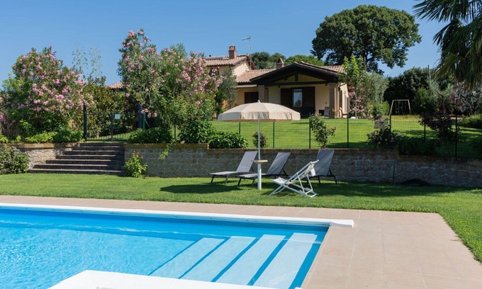 Bolsena Villa | Beautiful apartment in villa for 6 guests with WIFI, pool, TV and terrace