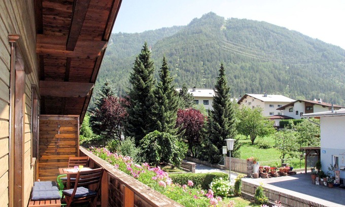 Prutz Apartment | Beautiful apartment for 6 guests with WIFI, TV, terrace and pets allowed