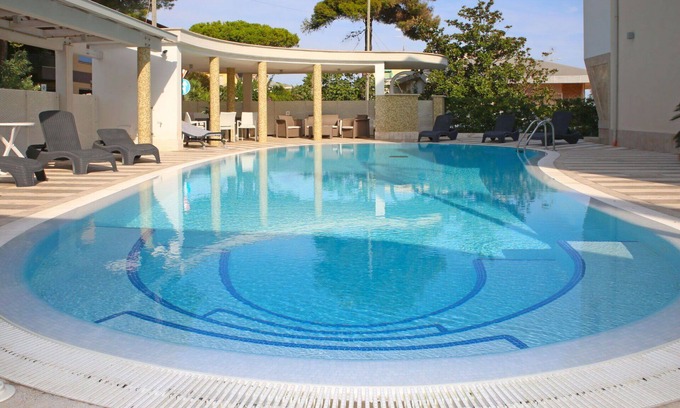 Terracina Apartment | Beautiful apartment for 8 people with WIFI, pool, A/C, TV, balcony and pets allowed