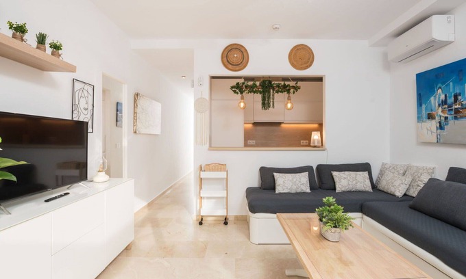 Cabrita Apartment | Beautiful apartment for 3 guests with WIFI, A/C, pool, TV and terrace