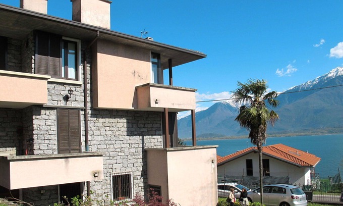 Gera Lario Apartment | Beautiful apartment for 6 people with hot tub, WIFI, TV, patio and pets allowed