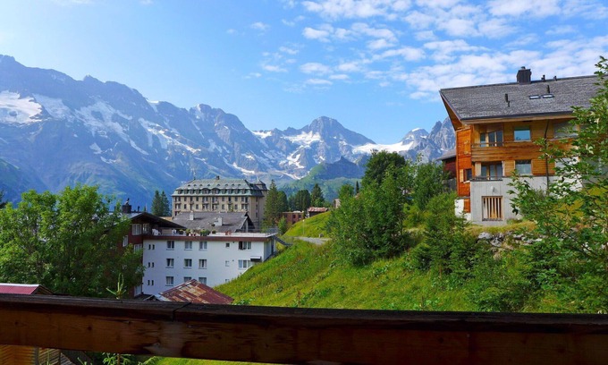 Murren Apartment | Beautiful apartment for 10 guests with WIFI, TV and balcony