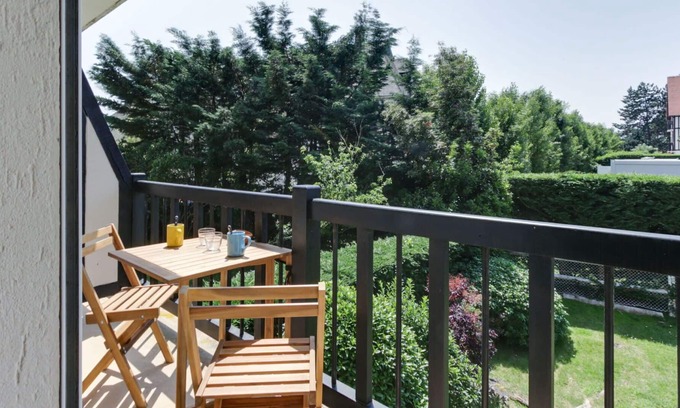 Deauville City Centre Apartment | Beautiful apartment for 2 guests with WIFI, TV, balcony and parking