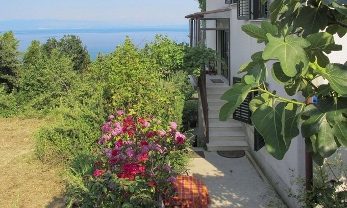 Mosenice Apartment | Beautiful apartment for 5 guests with A/C, WIFI, TV and terrace