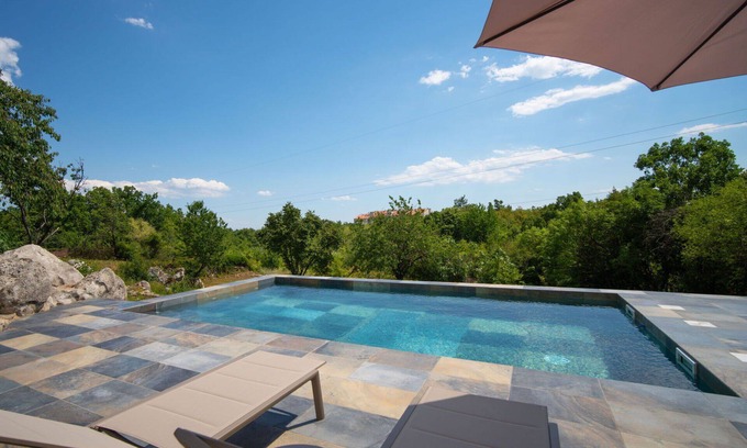 Kastav Apartment | Beautiful apartment for 4 people with pool, A/C, WIFI, TV, terrace and panoramic view